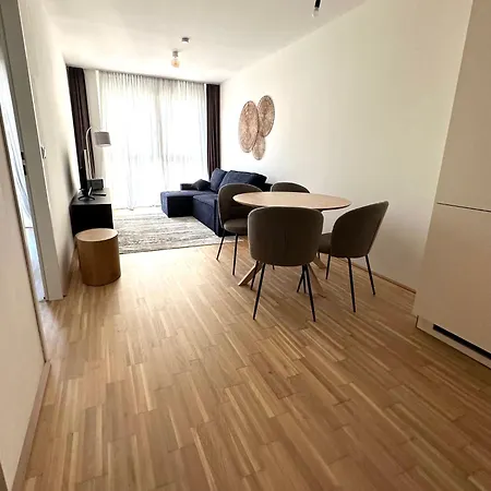 Coho City Apartments Mit Hauseigener Tiefgarage Vienna Exterior photo