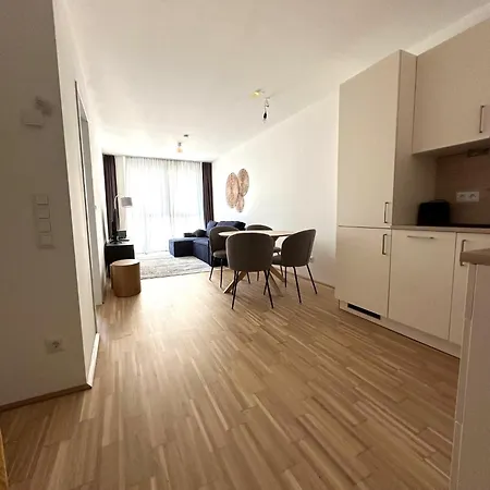 Coho City Apartments Mit Hauseigener Tiefgarage Vienna Exterior photo