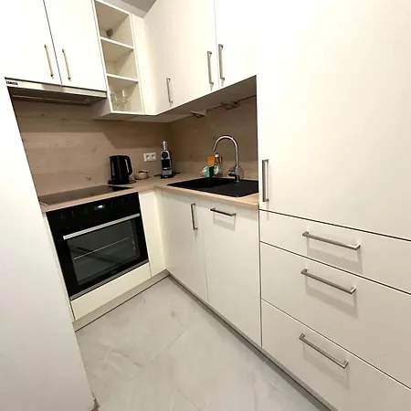 Coho City Apartments Mit Hauseigener Tiefgarage Vienna Exterior photo
