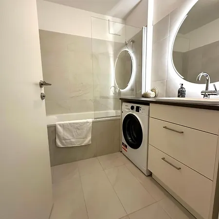 Coho City Apartments Mit Hauseigener Tiefgarage Vienna Exterior photo