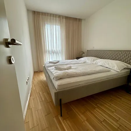 Coho City Apartments Mit Hauseigener Tiefgarage Vienna Exterior photo